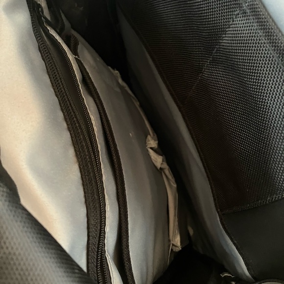 Oakley Backpack perfect for laptop - Picture 8 of 9